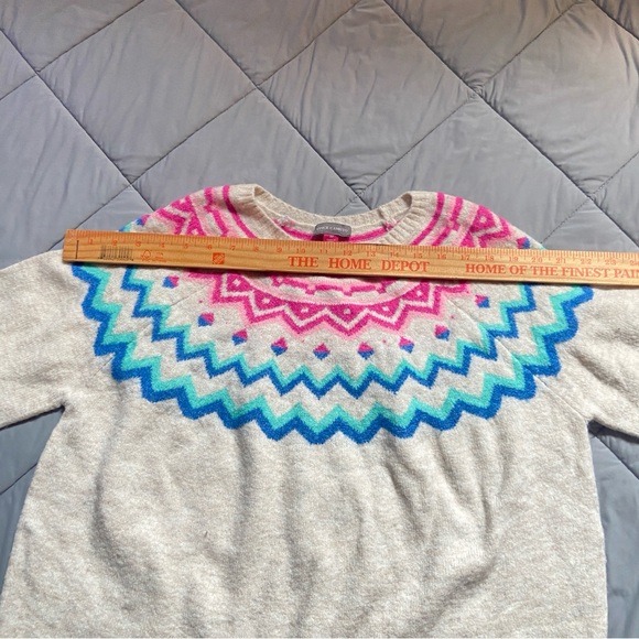 💝3/$20 Vince Camuto Cream Sweater with Pink and Blue Pattern - Picture 3 of 8